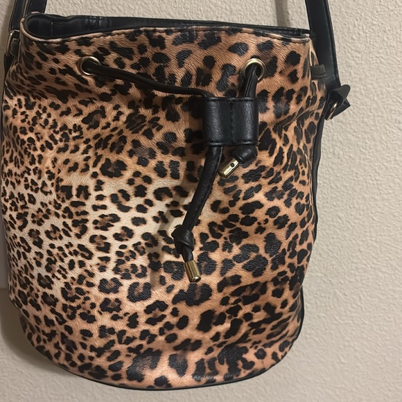 Atmosphere Leopard Print Shoulder Bag - Picture 2 of 7